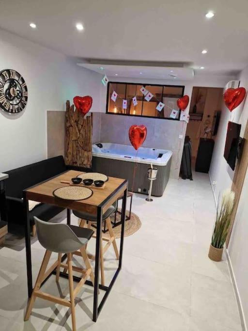 Appartement - Spa มงโตซ์ ภายนอก รูปภาพ